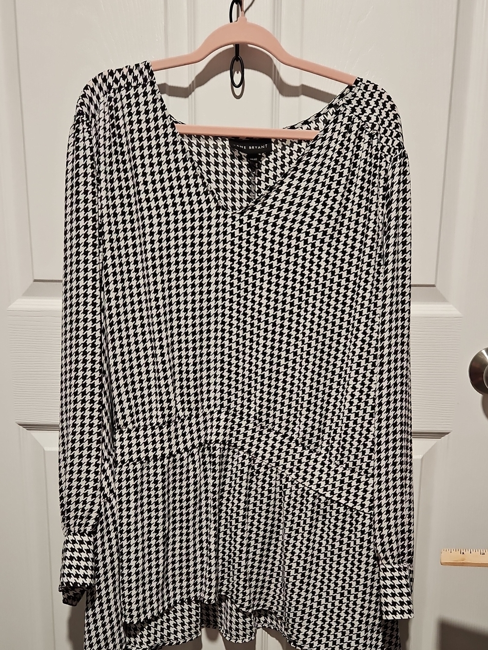 Black & White Houndstooth V-Neck Women’s Blouse Size 6XL+